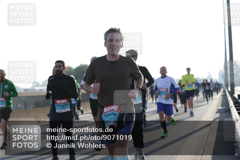 03.10.2025 - Köhlbrandbrückenlauf Jannik Wohlers http://msf.ph/oto/9071019 03.10.2025 09:17:45 Position 3 1931, 2903 meine-sportfotos.de