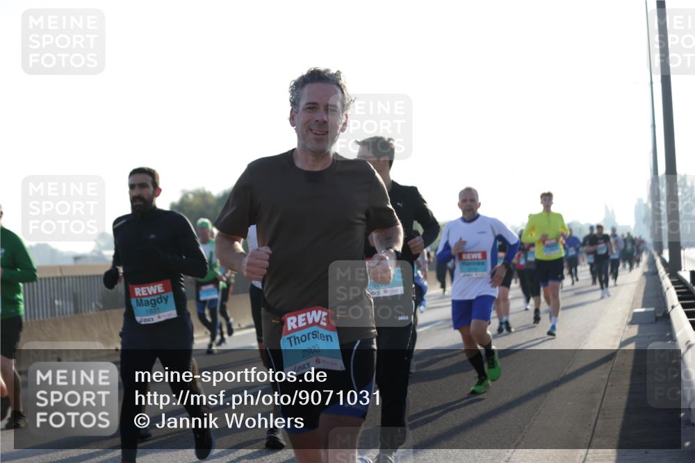 03.10.2025 - Köhlbrandbrückenlauf Jannik Wohlers http://msf.ph/oto/9071031 03.10.2025 09:17:45 Position 3 1931, 2903 meine-sportfotos.de