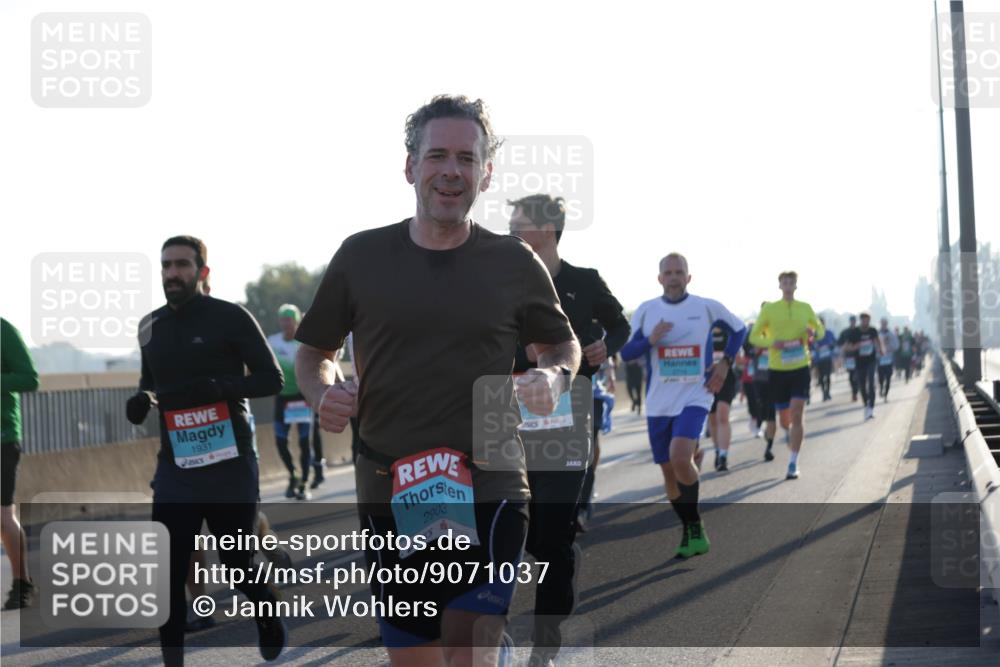 03.10.2025 - Köhlbrandbrückenlauf Jannik Wohlers http://msf.ph/oto/9071037 03.10.2025 09:17:45 Position 3 1931, 2903 meine-sportfotos.de