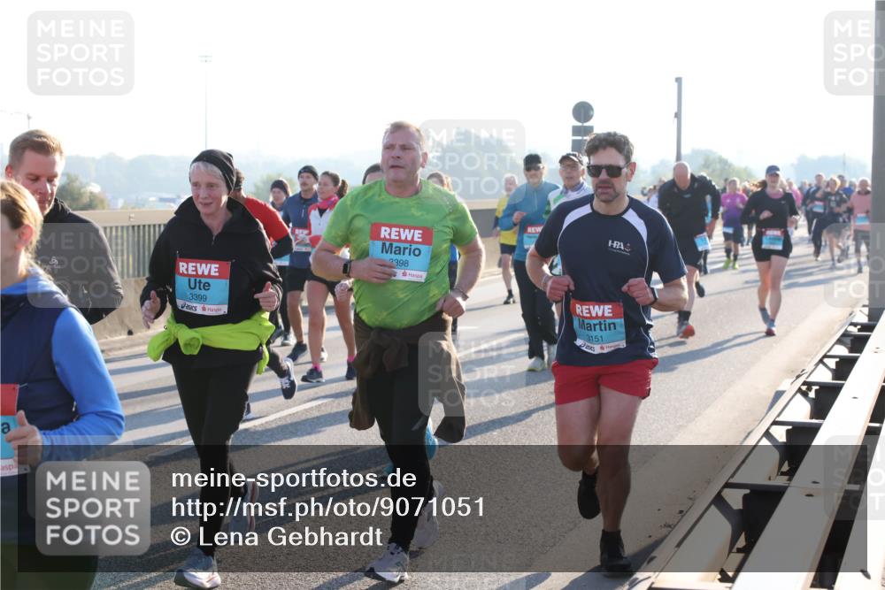 03.10.2025 - Köhlbrandbrückenlauf Lena Gebhardt http://msf.ph/oto/9071051 03.10.2025 09:24:32 Position 1 3399, 2398, 3151 meine-sportfotos.de