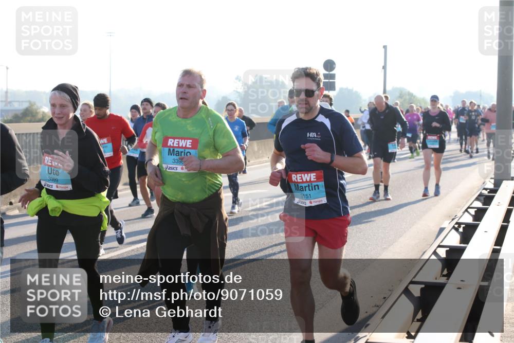 03.10.2025 - Köhlbrandbrückenlauf Lena Gebhardt http://msf.ph/oto/9071059 03.10.2025 09:24:33 Position 1 3399, 339, 3151 meine-sportfotos.de