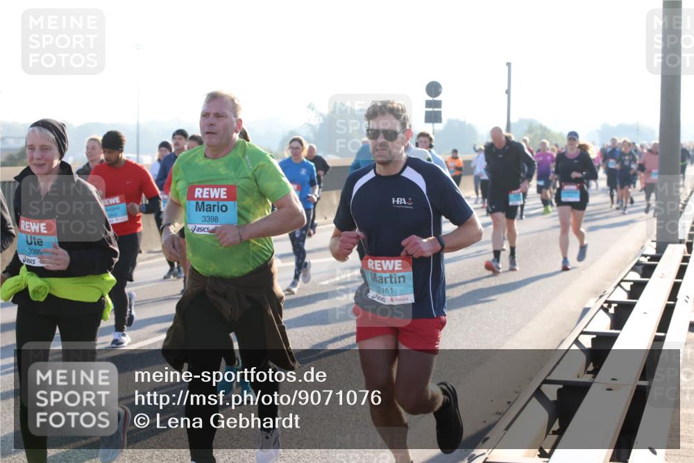 03.10.2025 - Köhlbrandbrückenlauf Lena Gebhardt http://msf.ph/oto/9071076 03.10.2025 09:24:33 Position 1 3399, 3398, 3151 meine-sportfotos.de