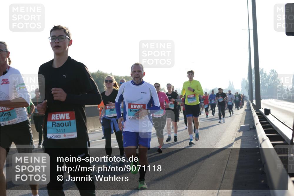 03.10.2025 - Köhlbrandbrückenlauf Jannik Wohlers http://msf.ph/oto/9071118 03.10.2025 09:17:46 Position 3 3410, 3411, 1331, 2, 1566 meine-sportfotos.de