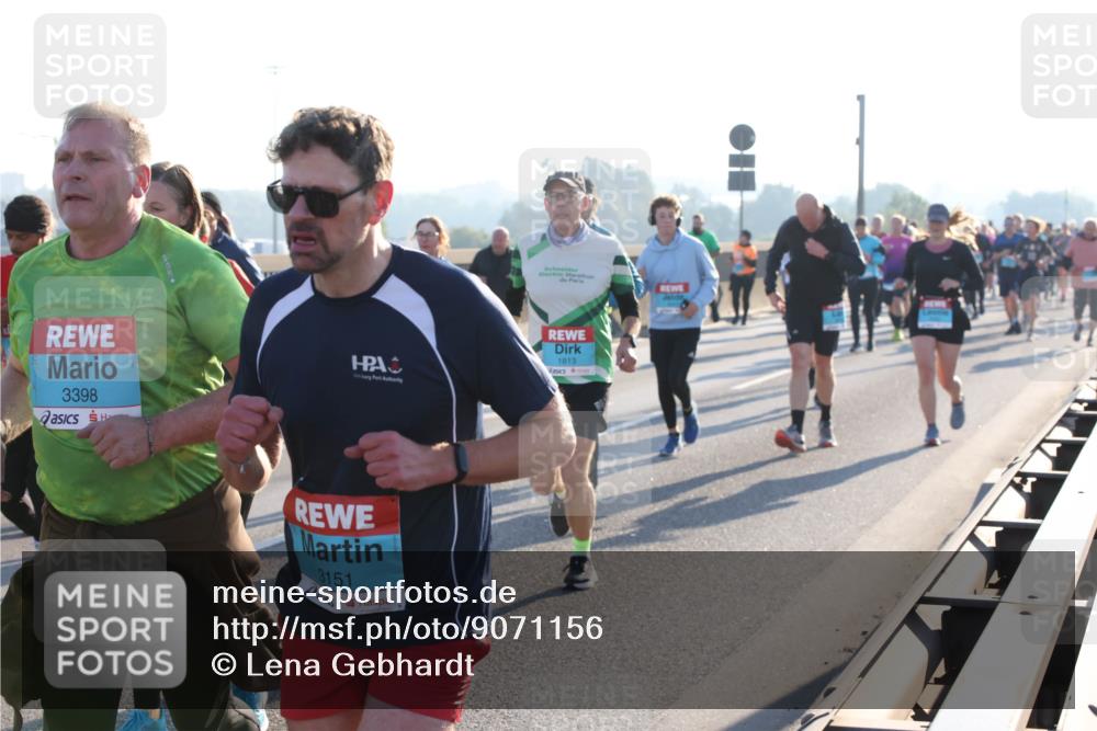 03.10.2025 - Köhlbrandbrückenlauf Lena Gebhardt http://msf.ph/oto/9071156 03.10.2025 09:24:33 Position 1 3398, 3151, 1813 meine-sportfotos.de