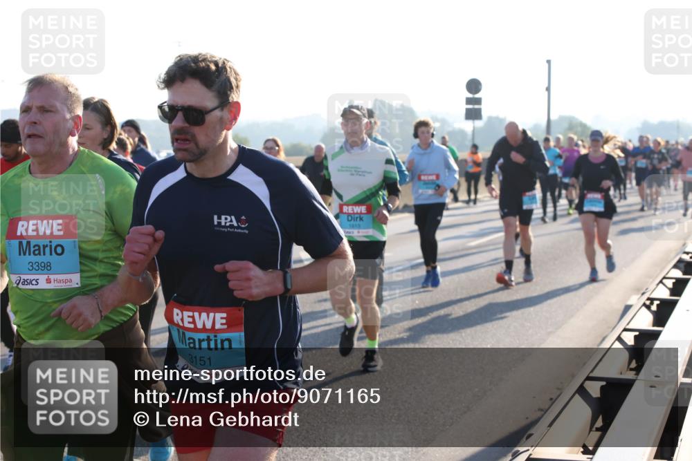 03.10.2025 - Köhlbrandbrückenlauf Lena Gebhardt http://msf.ph/oto/9071165 03.10.2025 09:24:34 Position 1 3398, 3151, 1813 meine-sportfotos.de