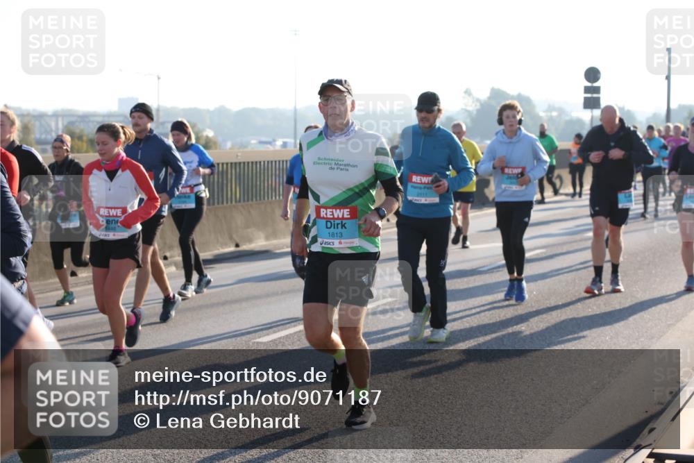 03.10.2025 - Köhlbrandbrückenlauf Lena Gebhardt http://msf.ph/oto/9071187 03.10.2025 09:24:34 Position 1 2111, 4446, 1813 meine-sportfotos.de