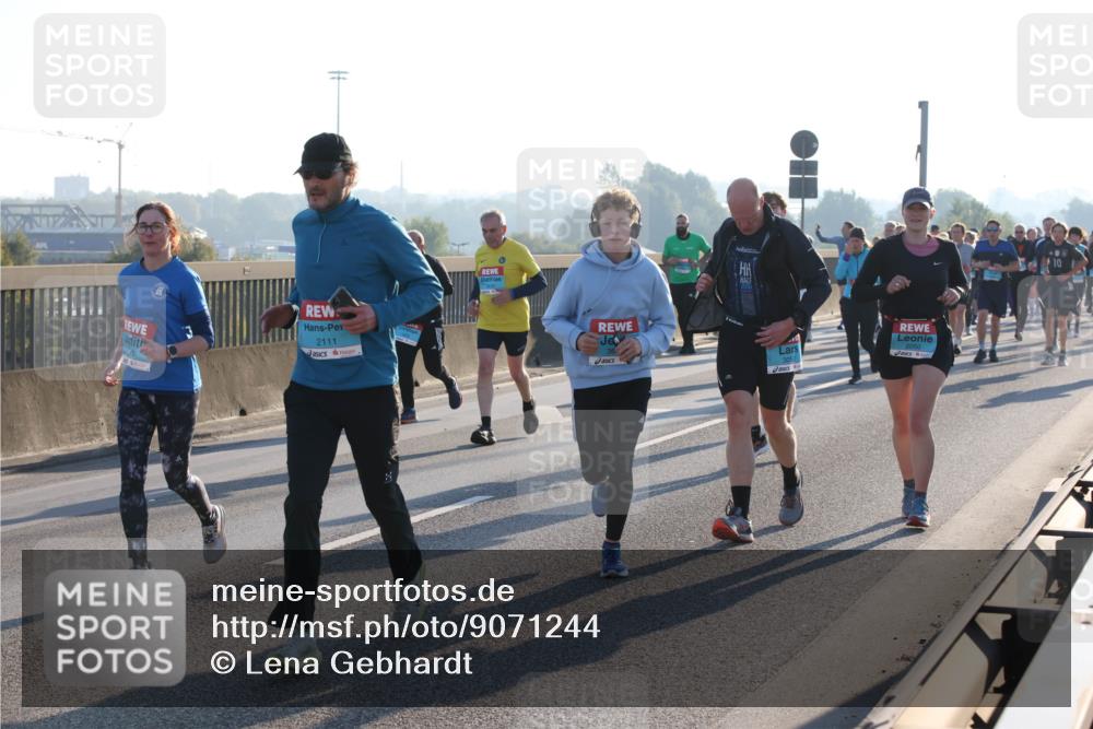 03.10.2025 - Köhlbrandbrückenlauf Lena Gebhardt http://msf.ph/oto/9071244 03.10.2025 09:24:35 Position 1 2111 meine-sportfotos.de