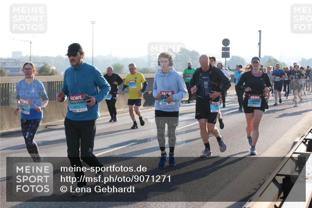 03.10.2025 - Köhlbrandbrückenlauf Lena Gebhardt http://msf.ph/oto/9071271 03.10.2025 09:24:35 Position 1 2111 meine-sportfotos.de
