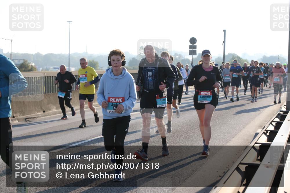 03.10.2025 - Köhlbrandbrückenlauf Lena Gebhardt http://msf.ph/oto/9071318 03.10.2025 09:24:36 Position 1 3052, 2050 meine-sportfotos.de