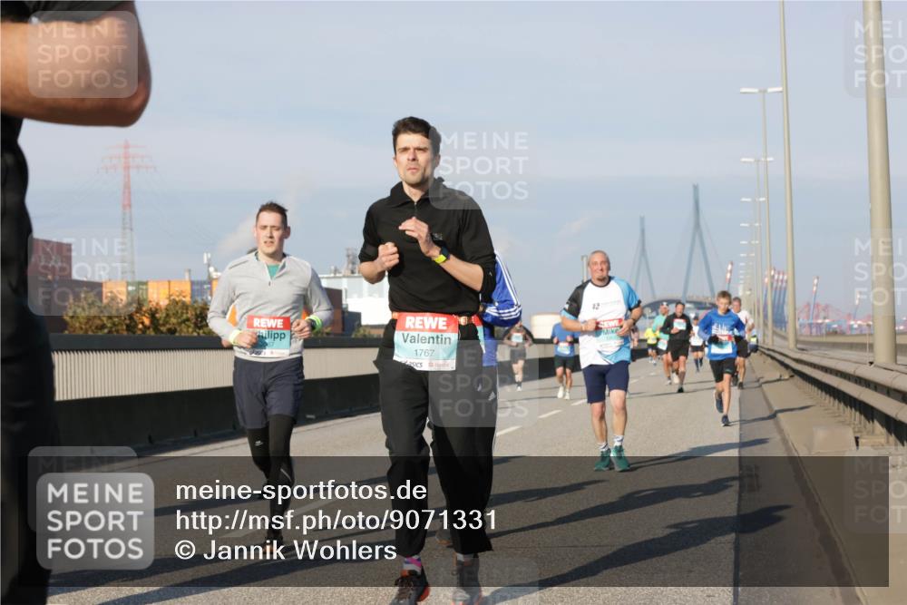 03.10.2025 - Köhlbrandbrückenlauf Jannik Wohlers http://msf.ph/oto/9071331 03.10.2025 09:49:40 Position 3 1767 meine-sportfotos.de