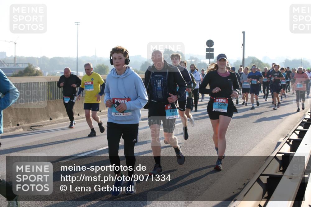03.10.2025 - Köhlbrandbrückenlauf Lena Gebhardt http://msf.ph/oto/9071334 03.10.2025 09:24:36 Position 1 3052, 2050 meine-sportfotos.de