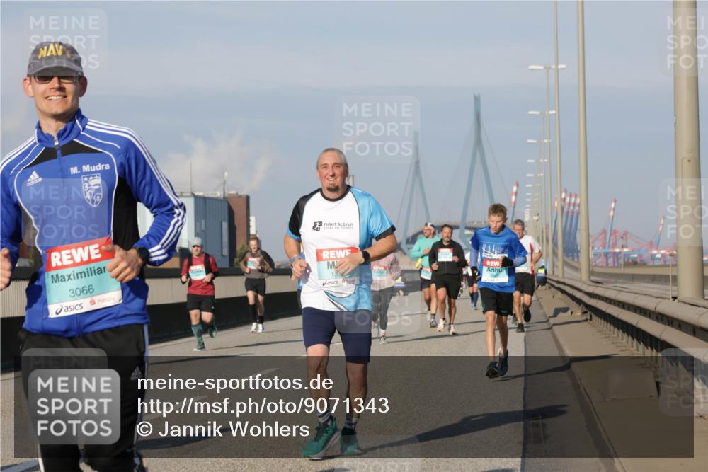 03.10.2025 - Köhlbrandbrückenlauf Jannik Wohlers http://msf.ph/oto/9071343 03.10.2025 09:49:41 Position 3 3066, 13 meine-sportfotos.de