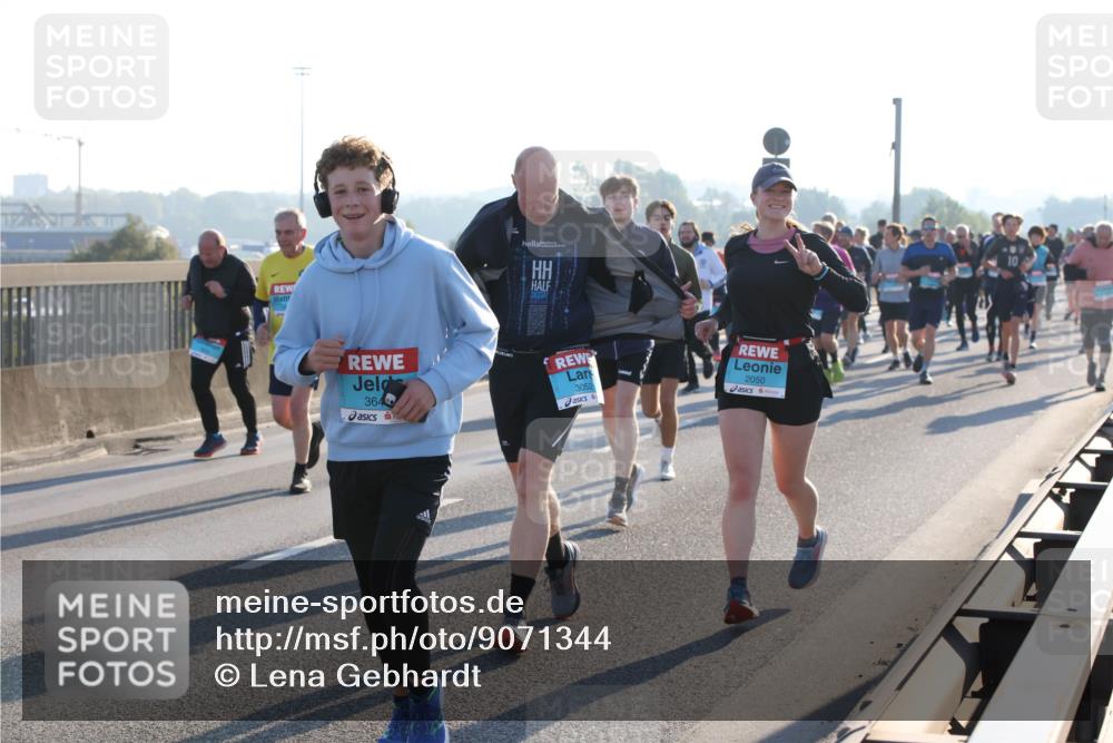 03.10.2025 - Köhlbrandbrückenlauf Lena Gebhardt http://msf.ph/oto/9071344 03.10.2025 09:24:36 Position 1 364, 3052, 2050 meine-sportfotos.de