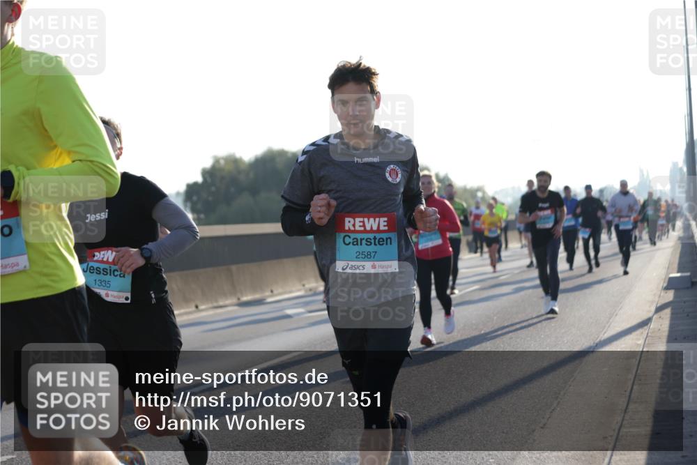 03.10.2025 - Köhlbrandbrückenlauf Jannik Wohlers http://msf.ph/oto/9071351 03.10.2025 09:17:49 Position 3 1335, 2587 meine-sportfotos.de