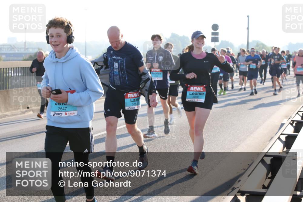 03.10.2025 - Köhlbrandbrückenlauf Lena Gebhardt http://msf.ph/oto/9071374 03.10.2025 09:24:37 Position 1 3647, 1725, 3052, 2050 meine-sportfotos.de