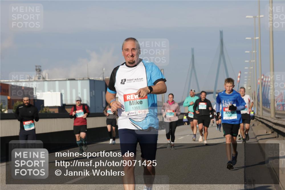 03.10.2025 - Köhlbrandbrückenlauf Jannik Wohlers http://msf.ph/oto/9071425 03.10.2025 09:49:42 Position 3 1351, 2920 meine-sportfotos.de