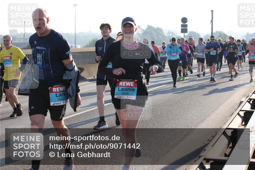 03.10.2025 - Köhlbrandbrückenlauf Lena Gebhardt http://msf.ph/oto/9071442 03.10.2025 09:24:38 Position 1 1619, 3052, 2050 meine-sportfotos.de