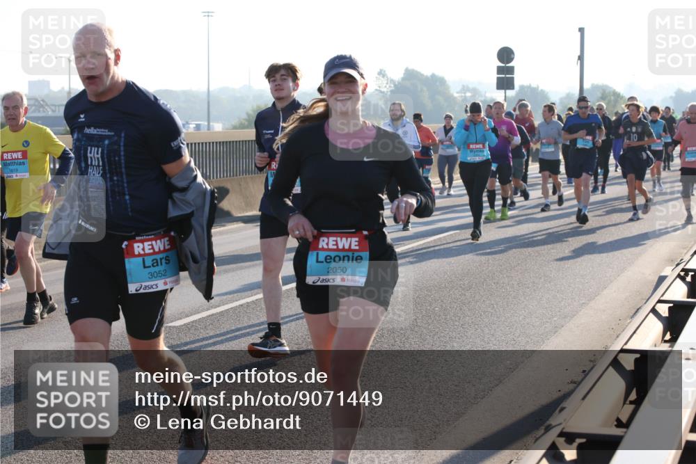 03.10.2025 - Köhlbrandbrückenlauf Lena Gebhardt http://msf.ph/oto/9071449 03.10.2025 09:24:38 Position 1 1619, 3052, 2050, 10 meine-sportfotos.de