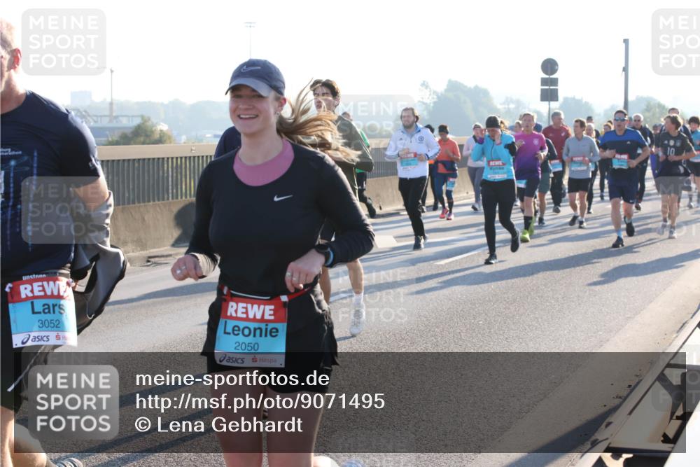 03.10.2025 - Köhlbrandbrückenlauf Lena Gebhardt http://msf.ph/oto/9071495 03.10.2025 09:24:38 Position 1 3052, 2050 meine-sportfotos.de