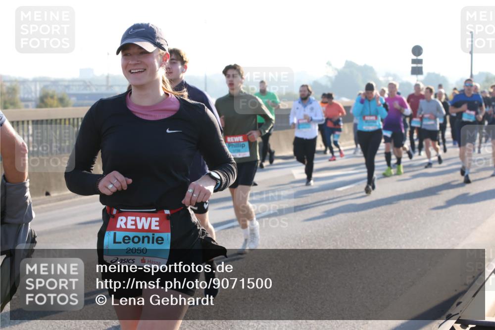 03.10.2025 - Köhlbrandbrückenlauf Lena Gebhardt http://msf.ph/oto/9071500 03.10.2025 09:24:38 Position 1 2050 meine-sportfotos.de