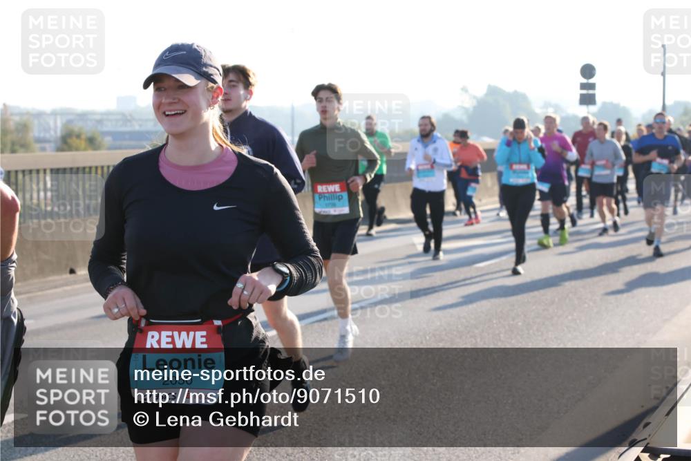 03.10.2025 - Köhlbrandbrückenlauf Lena Gebhardt http://msf.ph/oto/9071510 03.10.2025 09:24:38 Position 1 2050 meine-sportfotos.de