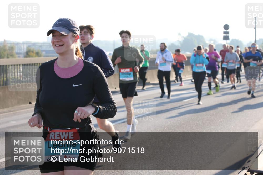 03.10.2025 - Köhlbrandbrückenlauf Lena Gebhardt http://msf.ph/oto/9071518 03.10.2025 09:24:38 Position 1 2050 meine-sportfotos.de