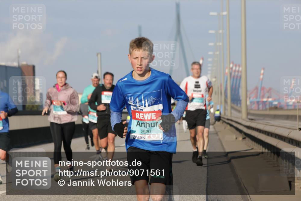03.10.2025 - Köhlbrandbrückenlauf Jannik Wohlers http://msf.ph/oto/9071561 03.10.2025 09:49:45 Position 3 2920 meine-sportfotos.de