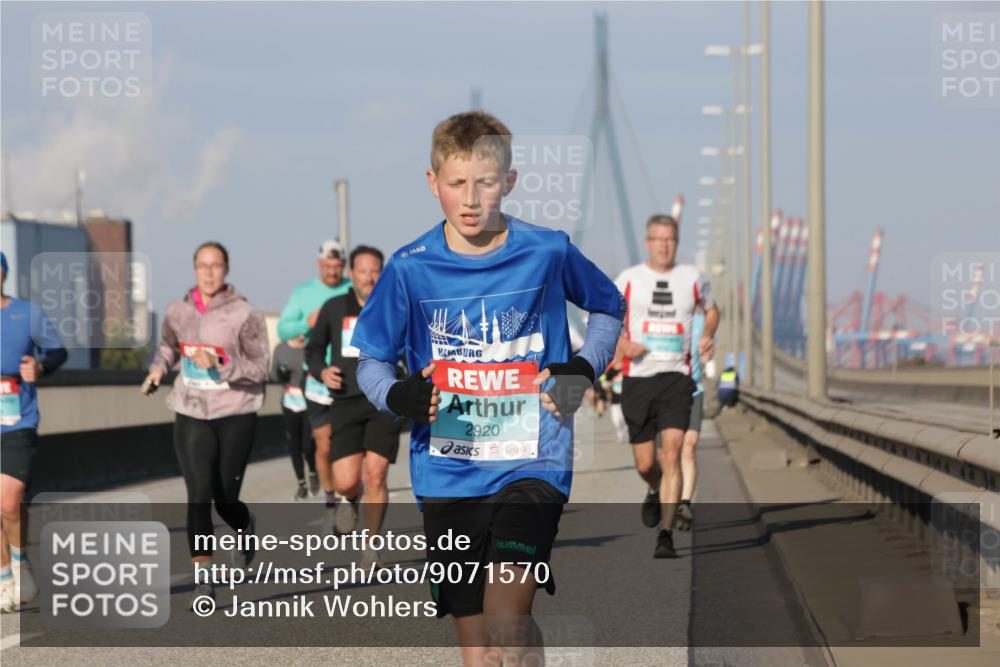03.10.2025 - Köhlbrandbrückenlauf Jannik Wohlers http://msf.ph/oto/9071570 03.10.2025 09:49:45 Position 3 2920 meine-sportfotos.de