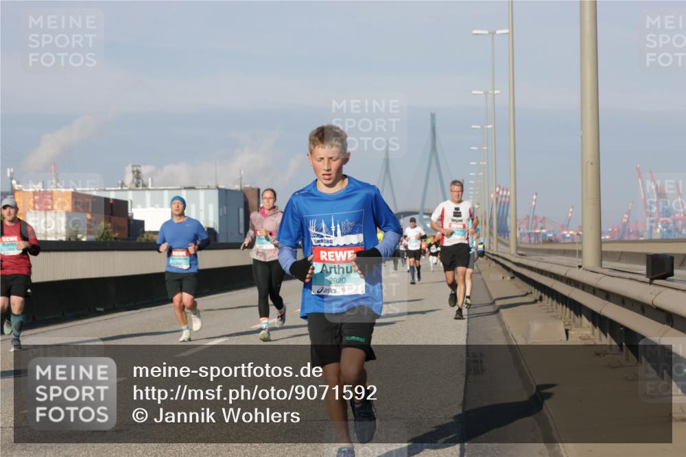 03.10.2025 - Köhlbrandbrückenlauf Jannik Wohlers http://msf.ph/oto/9071592 03.10.2025 09:49:45 Position 3 2920 meine-sportfotos.de