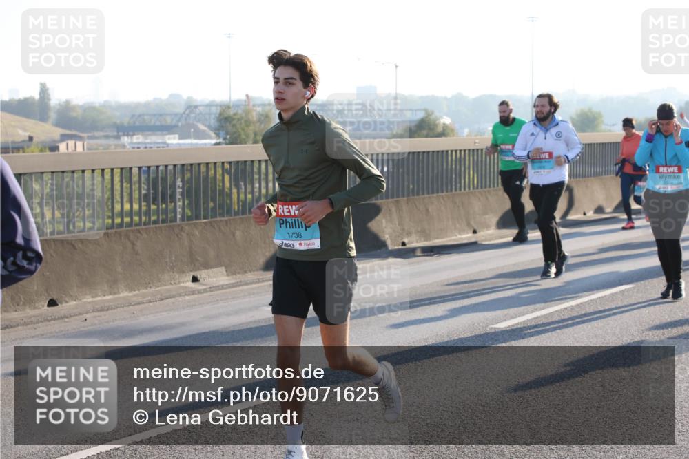 03.10.2025 - Köhlbrandbrückenlauf Lena Gebhardt http://msf.ph/oto/9071625 03.10.2025 09:24:40 Position 1 1738 meine-sportfotos.de