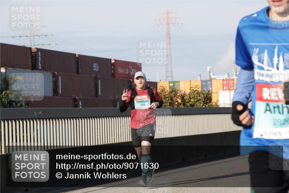 03.10.2025 - Köhlbrandbrückenlauf Jannik Wohlers http://msf.ph/oto/9071630 03.10.2025 09:49:47 Position 3 1808, 2920 meine-sportfotos.de