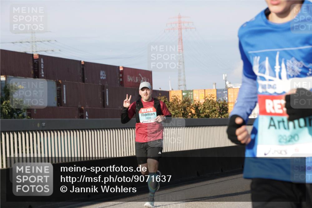 03.10.2025 - Köhlbrandbrückenlauf Jannik Wohlers http://msf.ph/oto/9071637 03.10.2025 09:49:47 Position 3 1808, 2920 meine-sportfotos.de