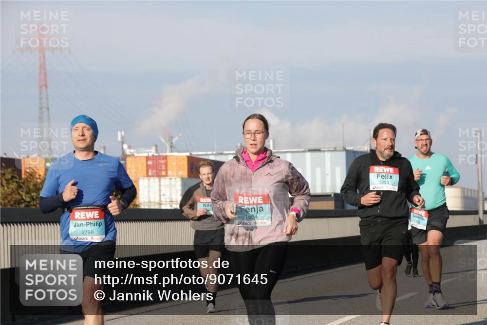 03.10.2025 - Köhlbrandbrückenlauf Jannik Wohlers http://msf.ph/oto/9071645 03.10.2025 09:49:48 Position 3 2798, 1864, 3235 meine-sportfotos.de