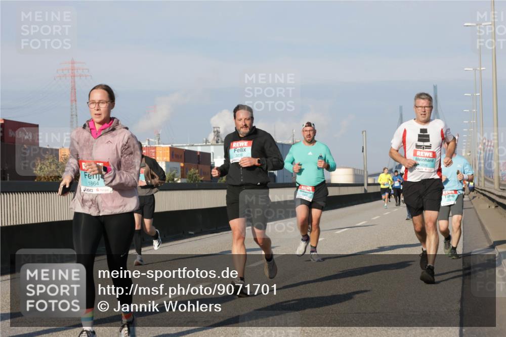 03.10.2025 - Köhlbrandbrückenlauf Jannik Wohlers http://msf.ph/oto/9071701 03.10.2025 09:49:49 Position 3 1864, 3235, 1326, 3236 meine-sportfotos.de