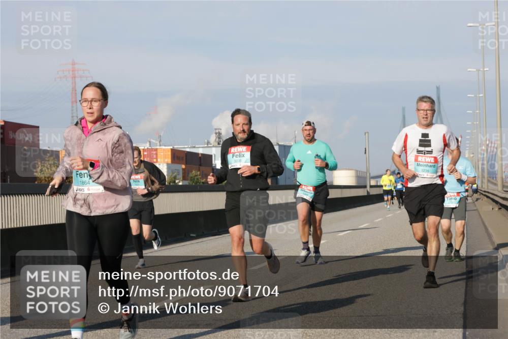 03.10.2025 - Köhlbrandbrückenlauf Jannik Wohlers http://msf.ph/oto/9071704 03.10.2025 09:49:49 Position 3 1864, 3235, 3236 meine-sportfotos.de