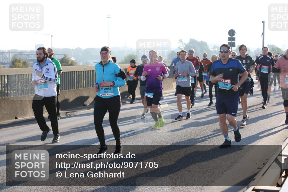 03.10.2025 - Köhlbrandbrückenlauf Lena Gebhardt http://msf.ph/oto/9071705 03.10.2025 09:24:41 Position 1 2476, 2304, 1655 meine-sportfotos.de