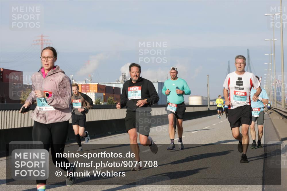 03.10.2025 - Köhlbrandbrückenlauf Jannik Wohlers http://msf.ph/oto/9071708 03.10.2025 09:49:49 Position 3 1864, 3235, 3236, 273 meine-sportfotos.de