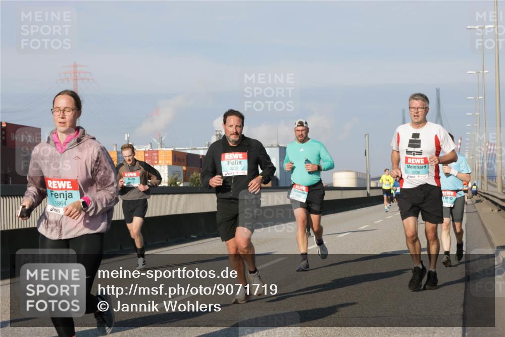 03.10.2025 - Köhlbrandbrückenlauf Jannik Wohlers http://msf.ph/oto/9071719 03.10.2025 09:49:49 Position 3 1864, 3235, 3236 meine-sportfotos.de