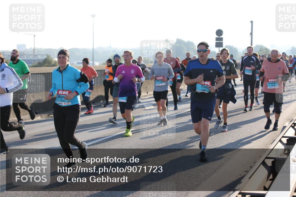 03.10.2025 - Köhlbrandbrückenlauf Lena Gebhardt http://msf.ph/oto/9071723 03.10.2025 09:24:41 Position 1 2304, 3562, 1655 meine-sportfotos.de