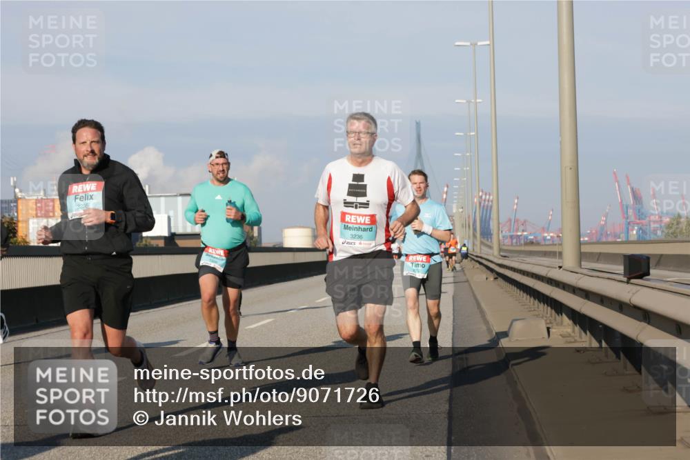 03.10.2025 - Köhlbrandbrückenlauf Jannik Wohlers http://msf.ph/oto/9071726 03.10.2025 09:49:50 Position 3 3235, 3236 meine-sportfotos.de