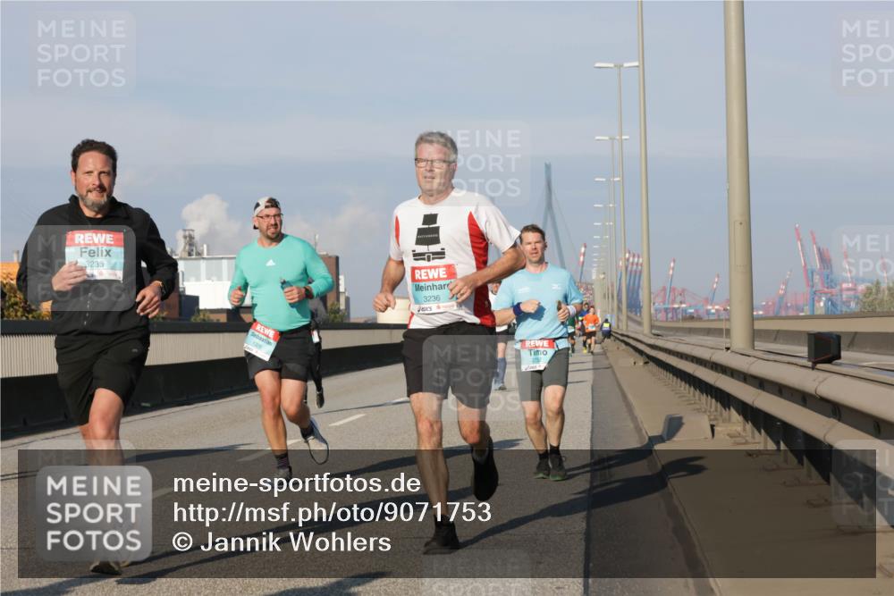 03.10.2025 - Köhlbrandbrückenlauf Jannik Wohlers http://msf.ph/oto/9071753 03.10.2025 09:49:50 Position 3 3235, 1326, 3236, 2732 meine-sportfotos.de