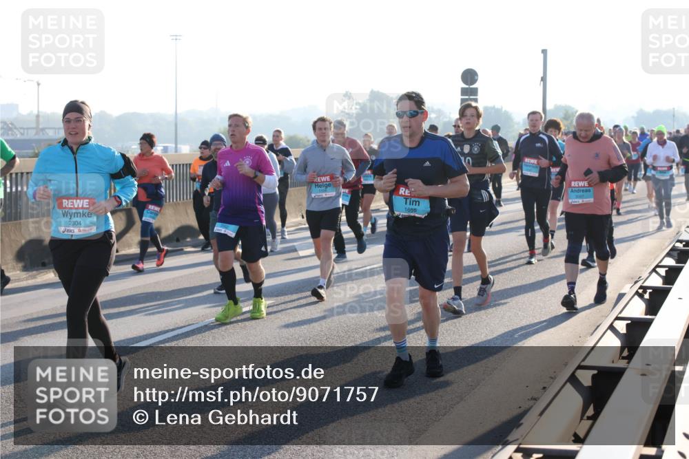 03.10.2025 - Köhlbrandbrückenlauf Lena Gebhardt http://msf.ph/oto/9071757 03.10.2025 09:24:41 Position 1 2304, 1655 meine-sportfotos.de