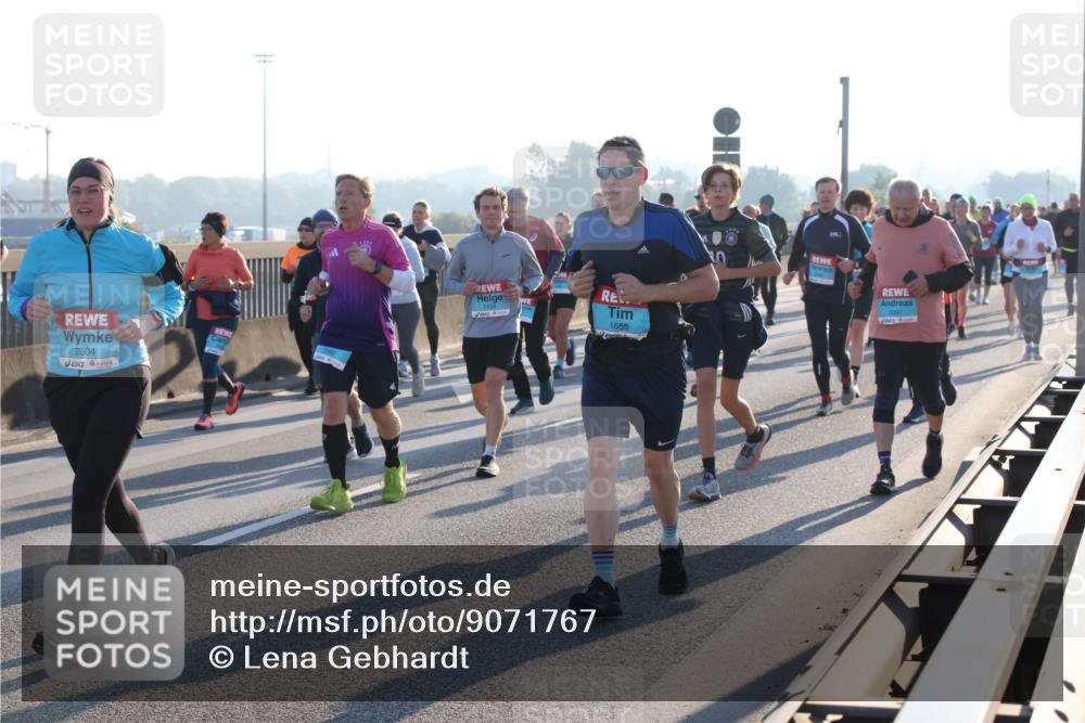 03.10.2025 - Köhlbrandbrückenlauf Lena Gebhardt http://msf.ph/oto/9071767 03.10.2025 09:24:41 Position 1 2304, 1655, 3097 meine-sportfotos.de