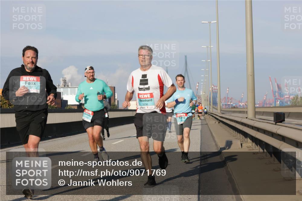 03.10.2025 - Köhlbrandbrückenlauf Jannik Wohlers http://msf.ph/oto/9071769 03.10.2025 09:49:50 Position 3 3235, 1326, 3236 meine-sportfotos.de