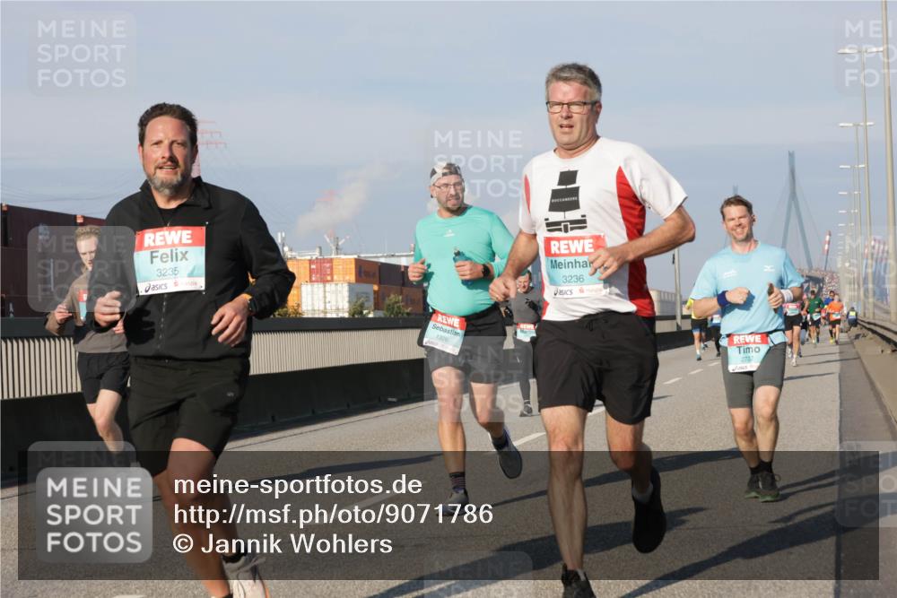 03.10.2025 - Köhlbrandbrückenlauf Jannik Wohlers http://msf.ph/oto/9071786 03.10.2025 09:49:51 Position 3 3235, 1326, 3236, 2732 meine-sportfotos.de