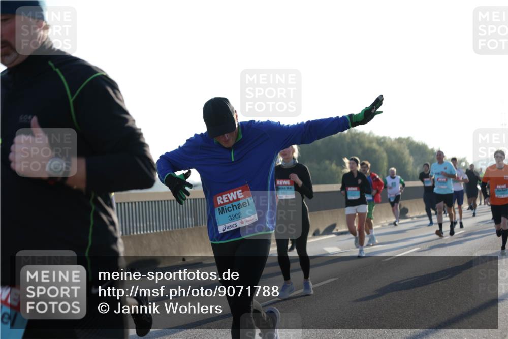 03.10.2025 - Köhlbrandbrückenlauf Jannik Wohlers http://msf.ph/oto/9071788 03.10.2025 09:17:58 Position 3 3202, 1407 meine-sportfotos.de