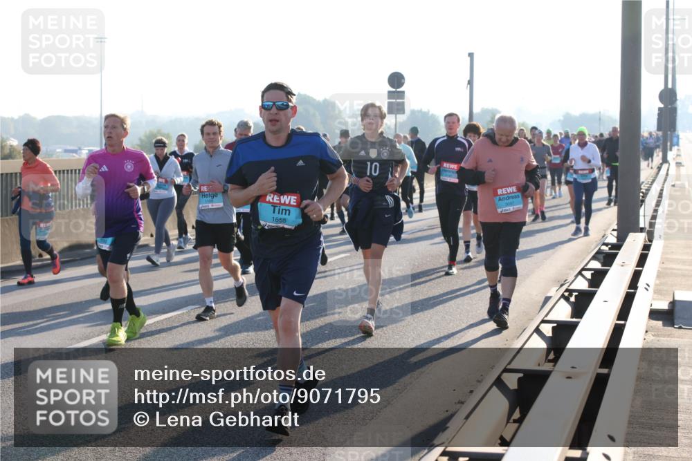 03.10.2025 - Köhlbrandbrückenlauf Lena Gebhardt http://msf.ph/oto/9071795 03.10.2025 09:24:42 Position 1 1655, 1108, 10, 3147, 3097 meine-sportfotos.de