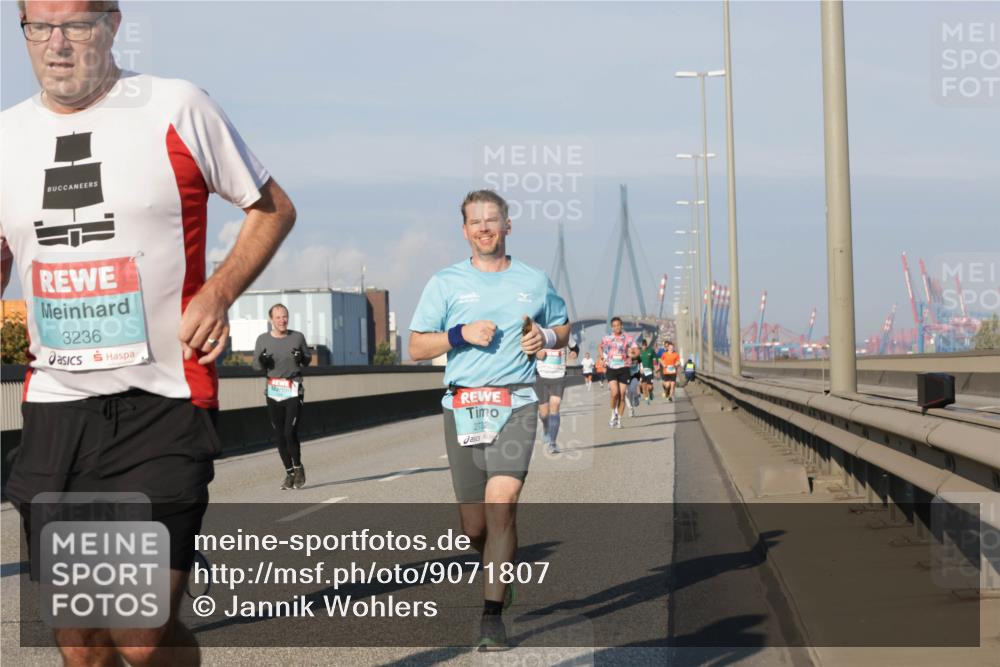 03.10.2025 - Köhlbrandbrückenlauf Jannik Wohlers http://msf.ph/oto/9071807 03.10.2025 09:49:51 Position 3 3236, 2732 meine-sportfotos.de