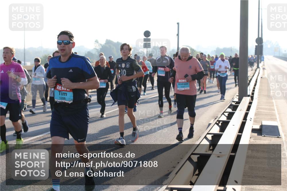 03.10.2025 - Köhlbrandbrückenlauf Lena Gebhardt http://msf.ph/oto/9071808 03.10.2025 09:24:42 Position 1 1655, 210 meine-sportfotos.de
