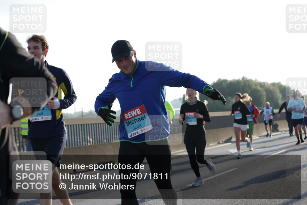 03.10.2025 - Köhlbrandbrückenlauf Jannik Wohlers http://msf.ph/oto/9071811 03.10.2025 09:17:58 Position 3 1849, 3202 meine-sportfotos.de